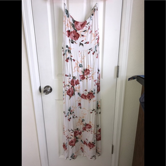 Mai Soli - white floral maxi dress- medium - Picture 3 of 6